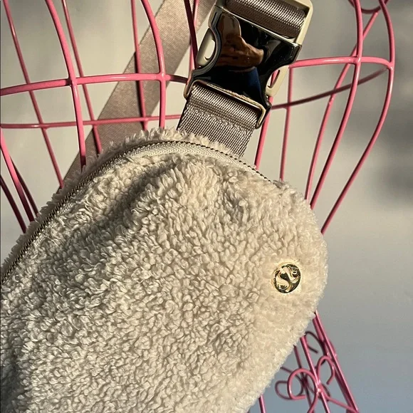 Lululemon Beige Sherpa Belt Bag - Picture 2 of 7